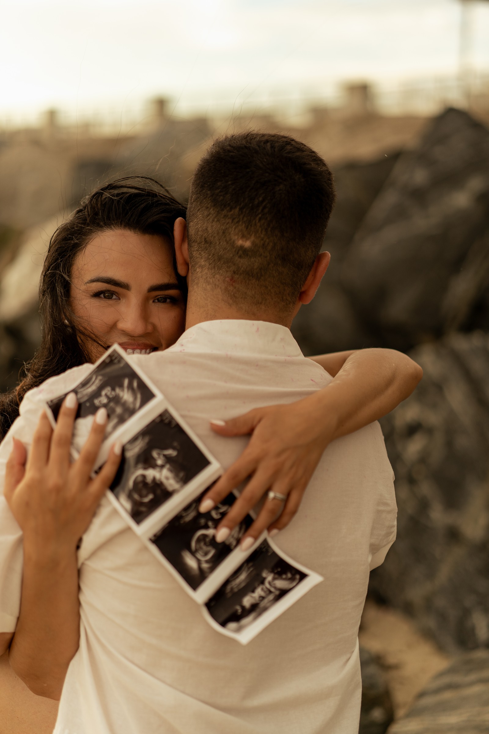 Anna Zykova photography: couple embracing